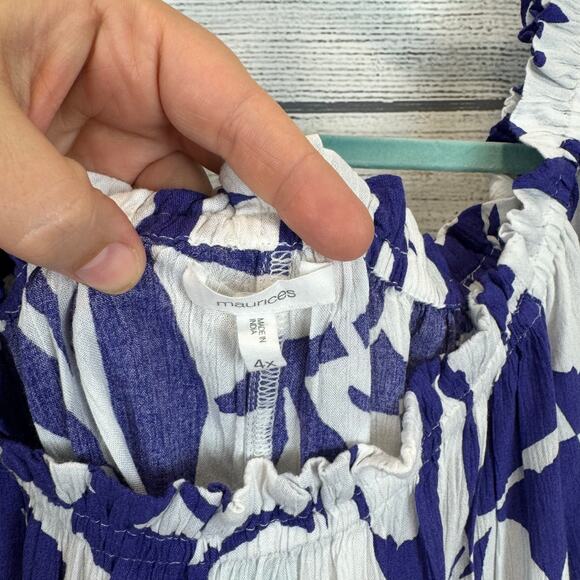 Maurices Plus Size Blue & White Floral Printed Lightweight Blouse Size 4X - Picture 4 of 9